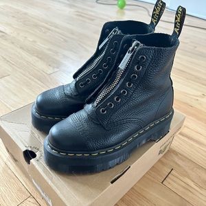 Dr.Marten Sinclair Platform